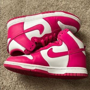 Pink Prime Nike Dunks Size 7
Worn a few times